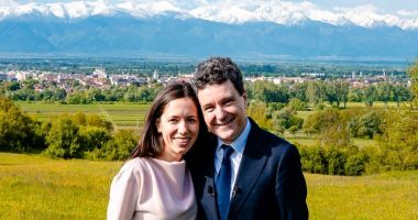 Stire din Actualitate : Când are loc nunta președintelui Nicușor Dan cu Mirabela Grădinaru? "Va fi un spațiu foarte personal!"