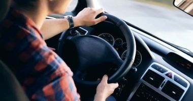 Stire din Actualitate : Nicușor Dan a promulgat legea care schimbă Codul Rutier. Ce modificări sunt aduse