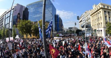 Stire din Actualitate : Grecia legalizează ziua de muncă de 13 ore, în ciuda revoltei cetățenilor. Ce presupune proiectul