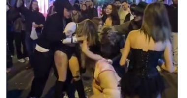 Stire din Eveniment : Anchetă după ce mai multe tinere s-au bătut pe stradă de Halloween