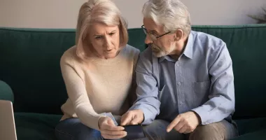 Stire din Social : Patru din zece români au bani puși deoparte, dar economisesc mai ales de frica zilei de mâine