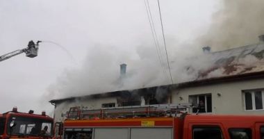 Stire din Eveniment : UPDATE Anexa unei casei a luat foc în Satu Nou, județul Constanța. Intervine Detașamentul Medgidia