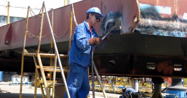 Stire din Economie : Industria va finanța reducerea CAS în comerț