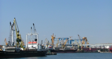 Stire din Economie : Industria maritimă produce  140 de miliarde de euro pe an