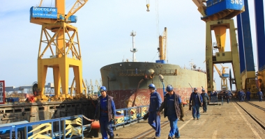 Stire din Economie : Industria navală românească răsuflă ușurată: "În sfârșit,  am scăpat de criză!"