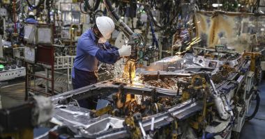 Industria prelucrătoare și-a luat avânt