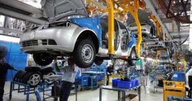 Stire din Economie : Industria vinde mai mult decât în 2014