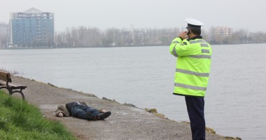 Stire din Eveniment : Un cadavru a fost găsit plutind pe lacul Tăbăcărie