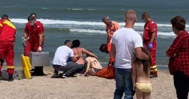 Stire din Eveniment : Week-end negru, pe litoral. Doi bărbați morți și o femeie în stare critică, după ce s-au aventurat în valuri