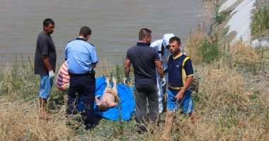 Galerie FOTO. TRAGEDIE la VALU LUI TRAIAN / Copii înecați într-un canal colector - 7