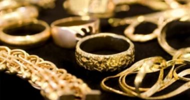 Stire din Eveniment : O femeie a "căzut" în plasa unei escroace și a rămas fără bijuterii