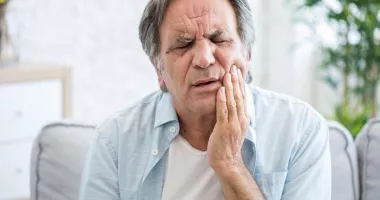 Stire din Sănătate : Infecția dentară. Cum începe și de ce trebuie oprită imediat