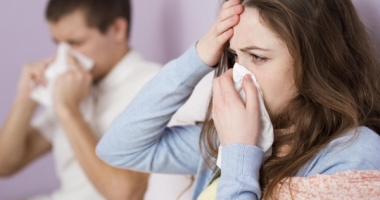 Medicii vă învață cum să preveniți infecțiile respiratorii de sezon
