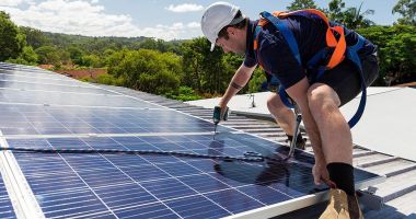 Stire din Economie : Bursă, energie solară, industrie. INFO economic