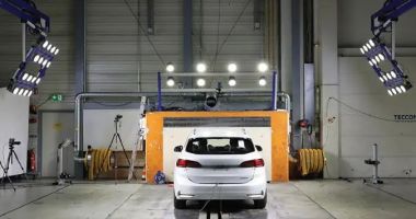 Stire din Economie : INFO economic: industria auto, bitcoin, imobiliare