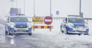 Stire din Social : Infotrafic: 21 de drumuri naționale sunt închise în șase județe. Porturile Midia și Mangalia rămân închise