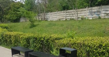 Stire din Politică-Administrație : Primăria montează coșuri de gunoi în Constanța