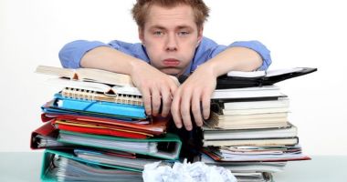 Stire din Cultură-Educație : Motiv de îngrijorare. Cum vor susține examenele elevii depistați cu febră