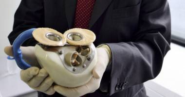 Stire din Sănătate : Implantul de inimă artificială, posibil și în România