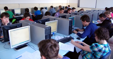 Stire din Politică-Administrație : Studenții liberali, inițiativă pentru introducerea orelor de IT în ciclul gimnazial
