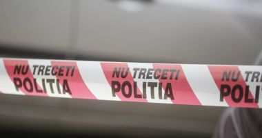 Stire din Eveniment : Tânăr înjunghiat de colegul care îl găzduia, bănuit că ar fi curtat fiicele acestuia