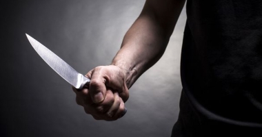 Divă pop, înjunghiată de zeci de ori de un fan