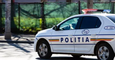 Stire din Eveniment : Atac șocant în familie. Femeie înjunghiată de propriul ginere în fața blocului