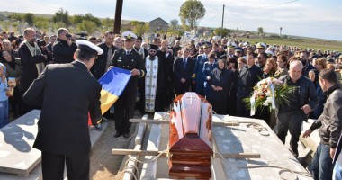 Lacrimi și durere la înmormântarea militarului constănțean ucis în Afganistan - 3