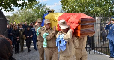Stire din Eveniment : Lacrimi și durere la înmormântarea militarului constănțean ucis în Afganistan