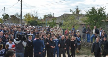 Lacrimi și durere la înmormântarea militarului constănțean ucis în Afganistan - 2
