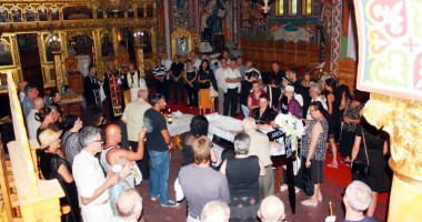 Stire din Eveniment : Eroul - revoluționar Barbu Dănescu  a fost condus  pe ultimul drum