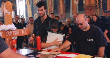 Stire din Eveniment : GALERIE FOTO. Constănțeanul mort în atentatul din Afganistan, condus pe ultimul drum