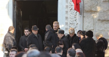 Stire din Eveniment : Incidente la slujba de înmormântare a lui George Parteca