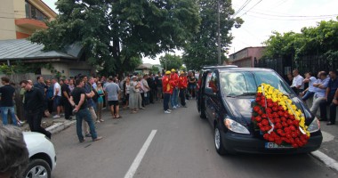 Galerie FOTO. Patronul de la Brick și On Plonge, condus pe ultimul drum - 3