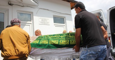 Lacrimi și jale la înmormântarea Larei Șaban (Galerie Foto) - 10