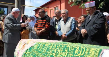 Lacrimi și jale la înmormântarea Larei Șaban (Galerie Foto) - 3