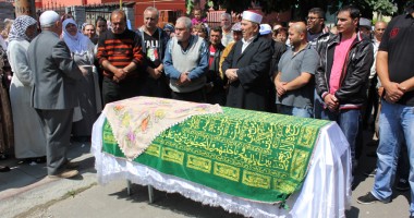 Stire din Eveniment : GALERIE FOTO / Jale la mormântul Larei Șaban. Familia crede că altcineva a ucis-o