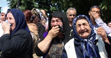 Lacrimi și jale la înmormântarea Larei Șaban (Galerie Foto) - 8