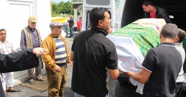 GALERIE FOTO / Jale la mormântul Larei Șaban. Familia crede că altcineva a ucis-o - 6