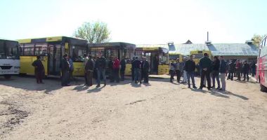 Stire din Social : Directorul unei societății de transport public le interzice angajaților să meargă la înmormântarea rudelor