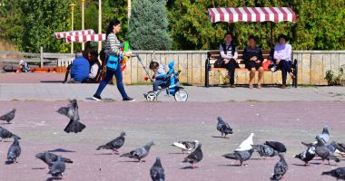 Stire din Social : Înnorări temporare şi temperaturi în creştere, la malul mării