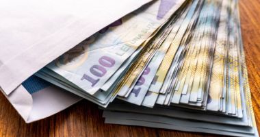 Stire din Economie : INS: Cu cât a crescut salarial mediu net în luna iunie, faţă de luna mai 2024