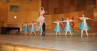 Stire din Cultură-Educație : Înscrieri pentru clasa a IV-a - balet
