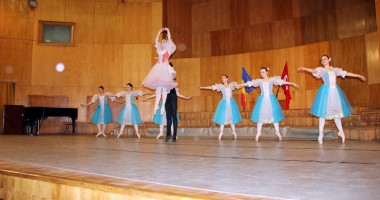 Stire din Cultură-Educație : Înscrieri pentru clasa a IV-a - balet