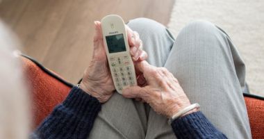 Stire din Actualitate : O nouă înșelătorie îi vizează pe români. Ce se întâmplă dacă răspunzi la telefon cu "Da"