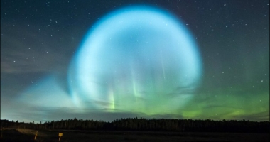 Un obiect MISTERIOS, văzut pe cer, deasupra Rusiei. Ce era globul uriaș de lumină