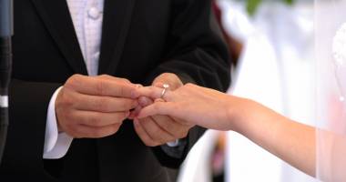 Stire din Social : Mai puține căsătorii, mai multe divorțuri, în România