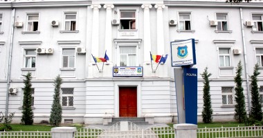 Stire din Eveniment : Șef din Poliția Constanța, anchetat de DNA pentru dare de mită