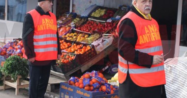 Stire din Economie : Inspectorii antifraudă fiscală au dat 103 amenzi dintr-un foc