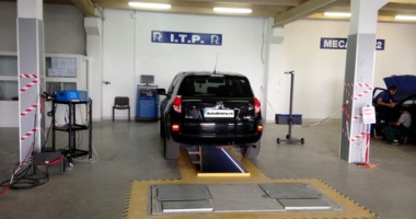 Stire din Economie : Inspectorii RAR  și ITP își pierd pâinea dacă rămân fără permis  de conducere